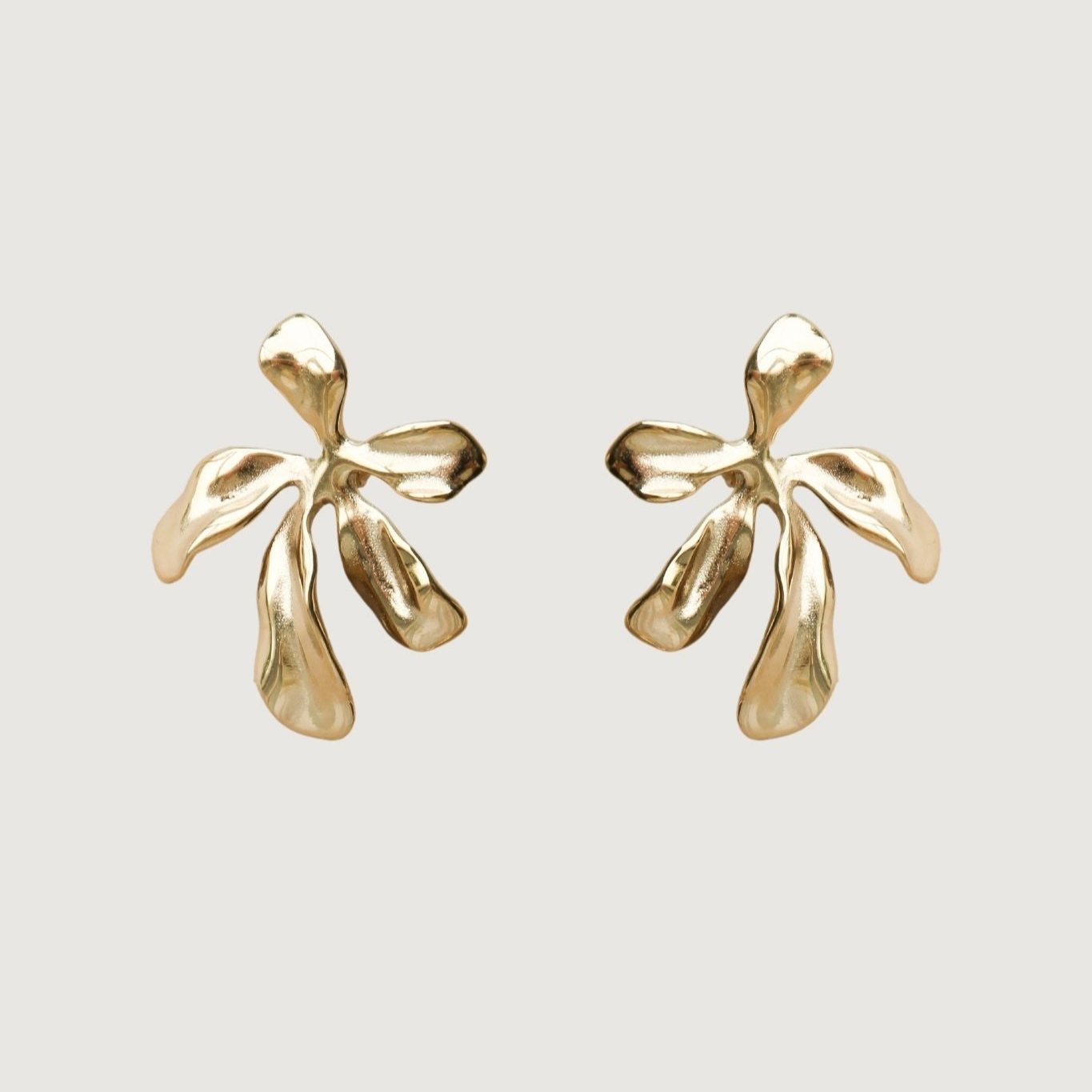 Tegan Rae - GOLD FLOWER STUD EARRINGS