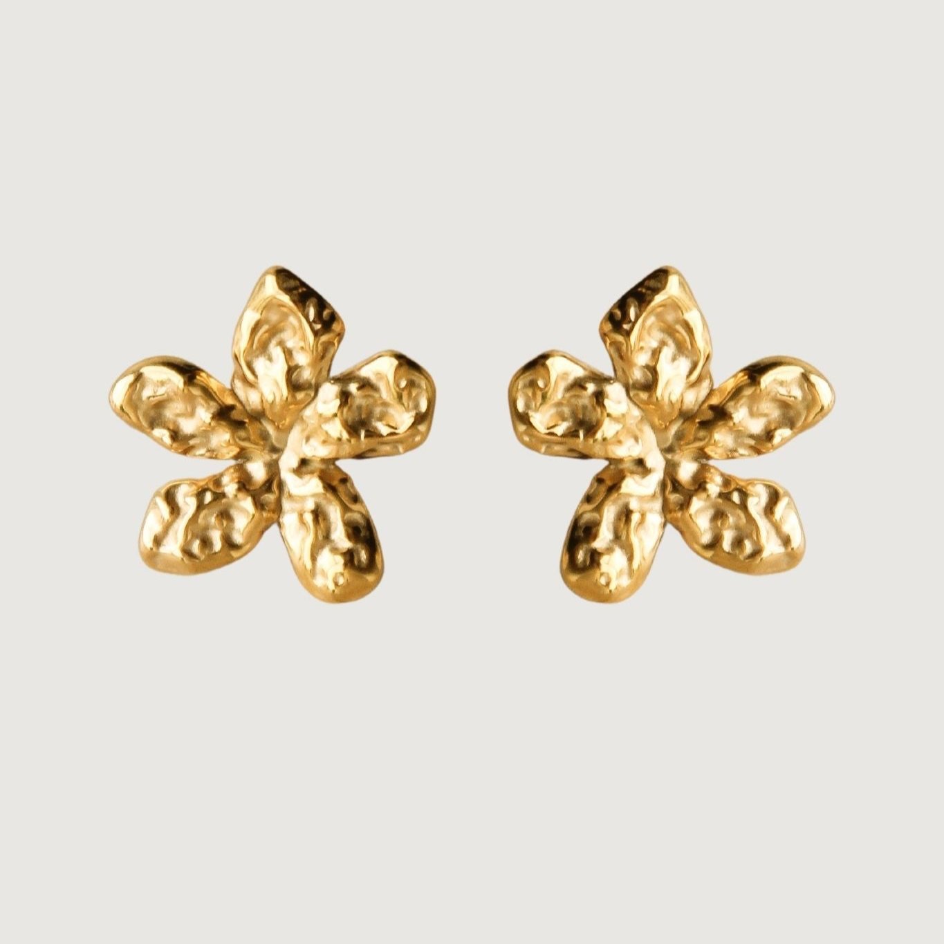 Tegan Rae - GOLD TEXTURED FLOWER STUD EARRINGS