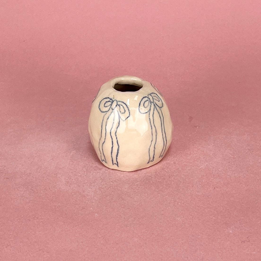 Alessia E Art - Bows Bud Vase