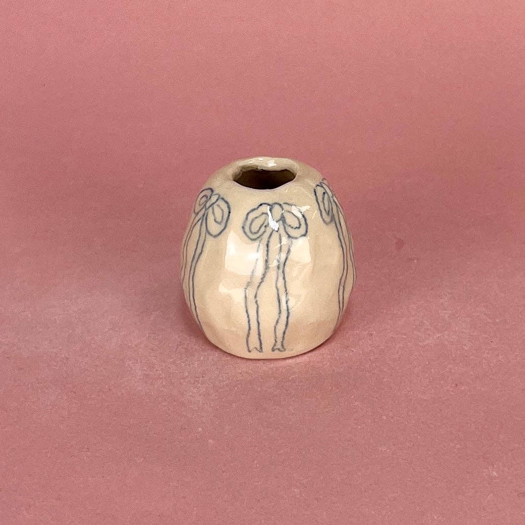 Alessia E Art - Bows Bud Vase