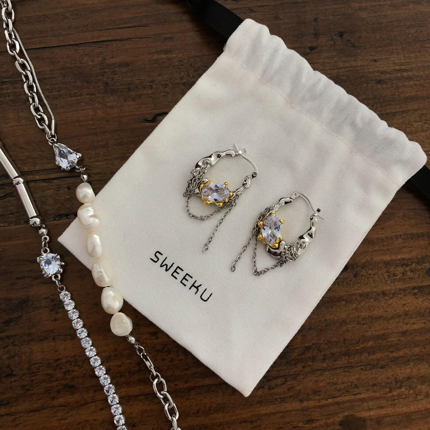 SWEEKU - Asymmetrical Pearl + Zirconia Necklace