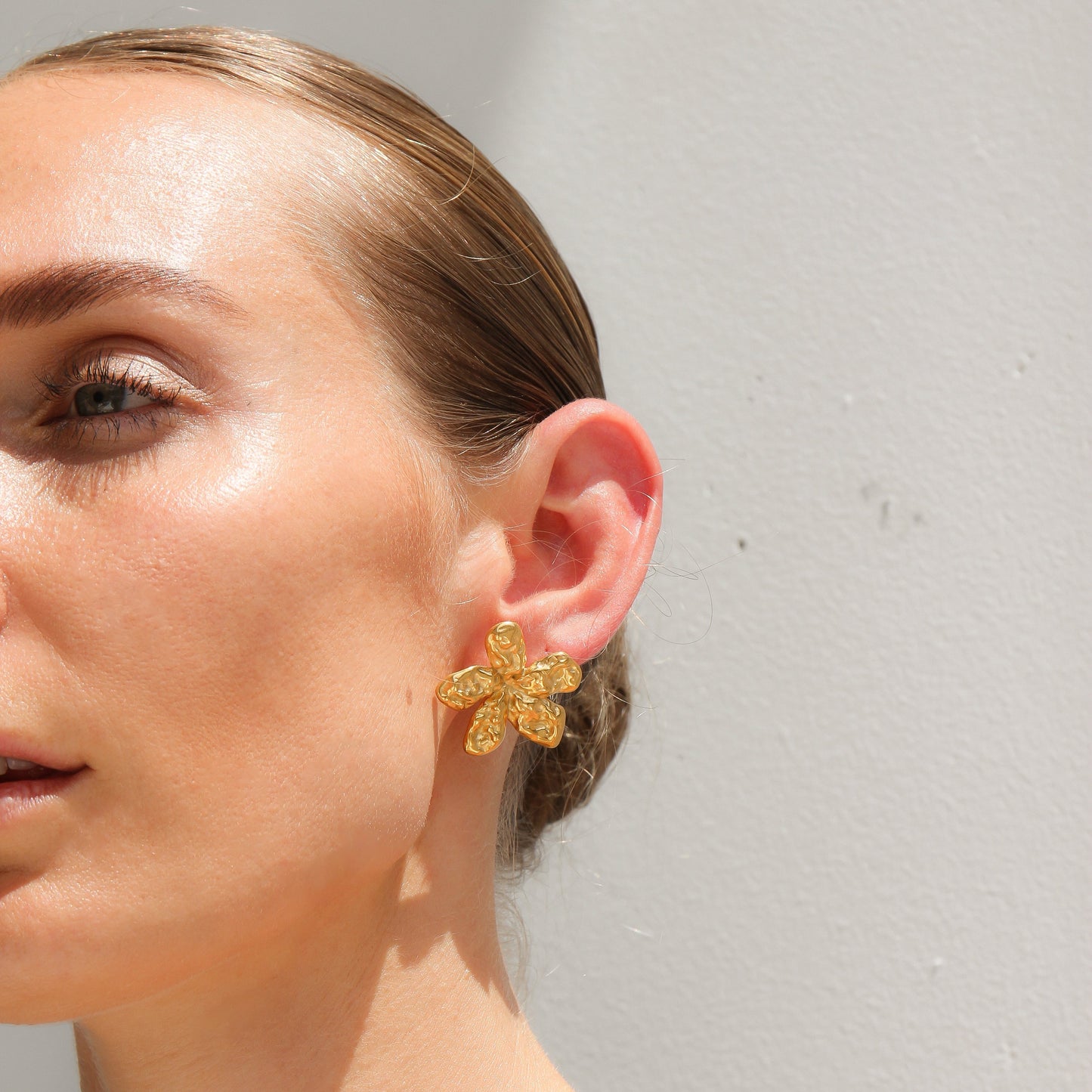 Tegan Rae - GOLD TEXTURED FLOWER STUD EARRINGS