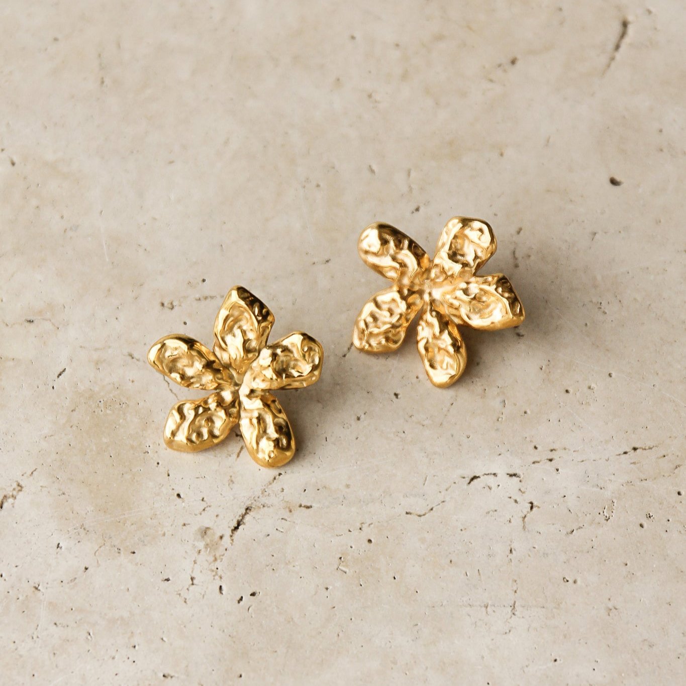 Tegan Rae - GOLD TEXTURED FLOWER STUD EARRINGS