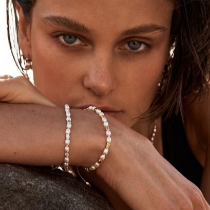 Tiger Frame - MINI PEARLS, HAND KNOTTED BRACELET