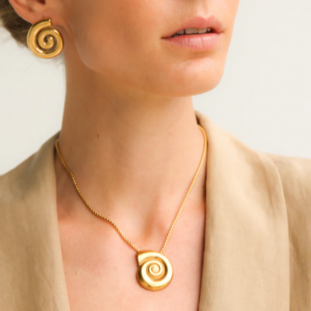 Tegan Rae - GOLD CONCH SHELL NECKLACE