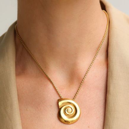 Tegan Rae - GOLD CONCH SHELL NECKLACE