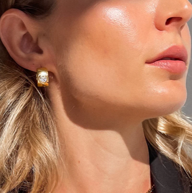 Tegan Rae - DIAMOND HEART HUGGIE EARRINGS GOLD