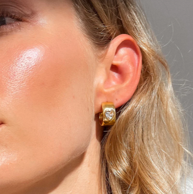 Tegan Rae - DIAMOND HEART HUGGIE EARRINGS GOLD