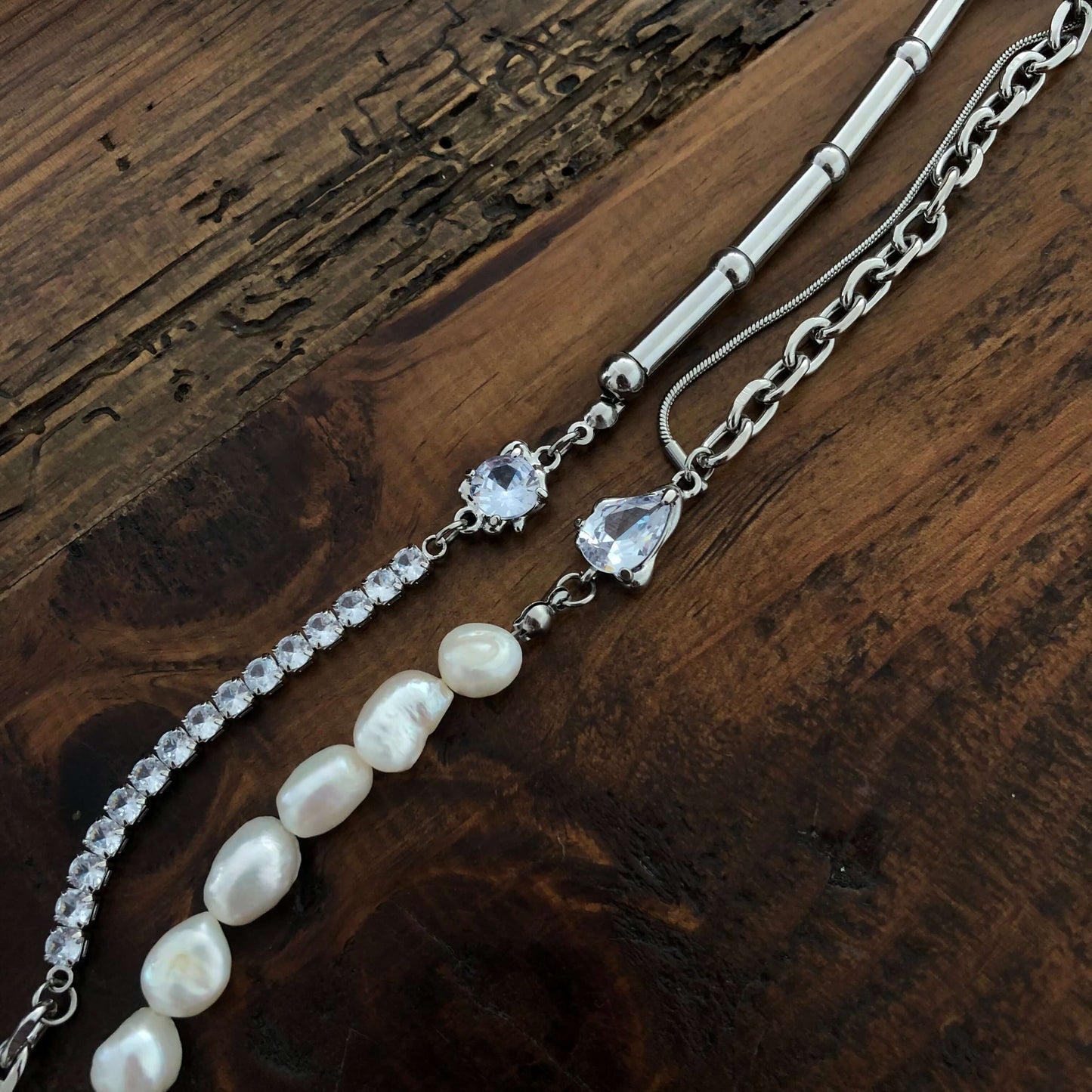 SWEEKU - Asymmetrical Pearl + Zirconia Necklace