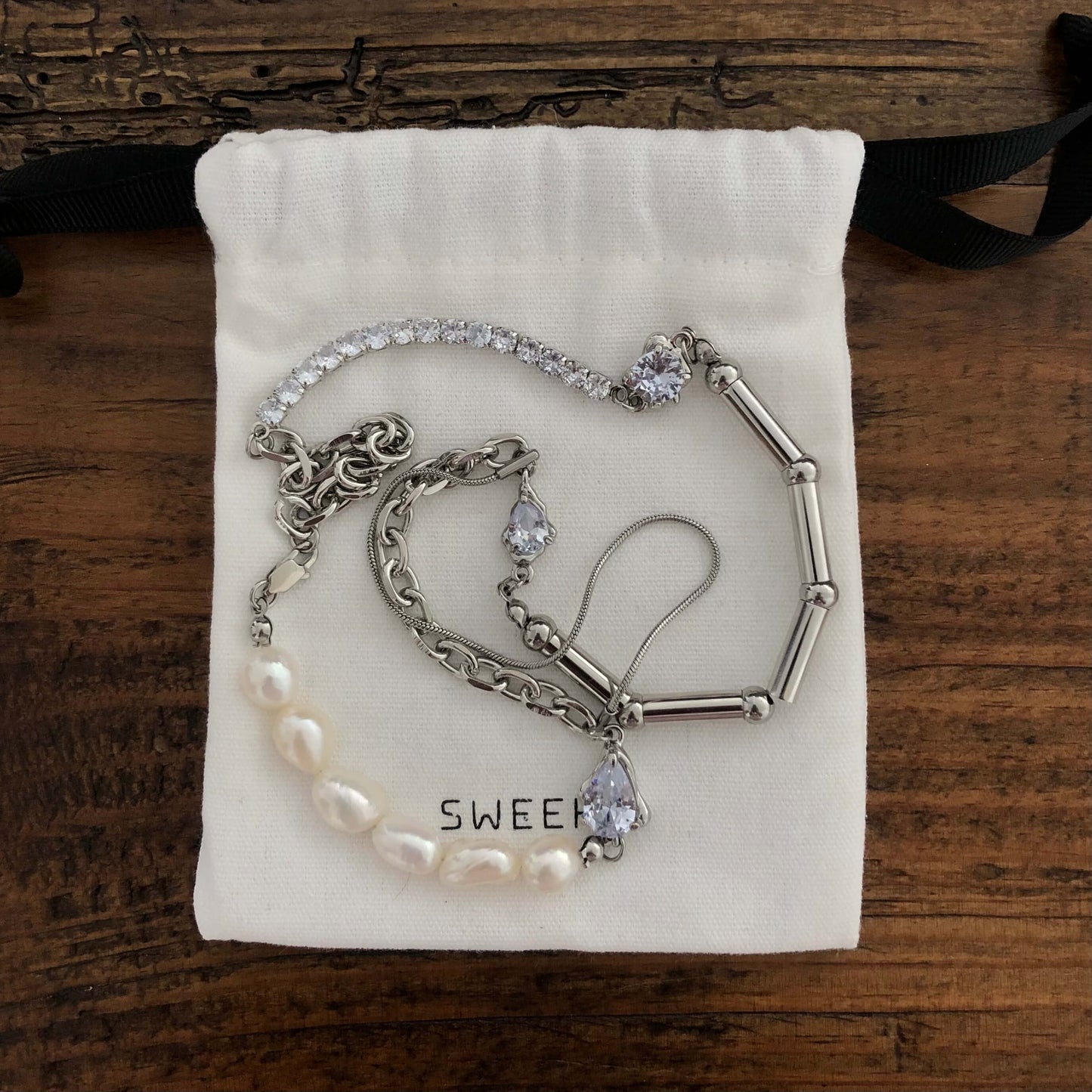 SWEEKU - Asymmetrical Pearl + Zirconia Necklace