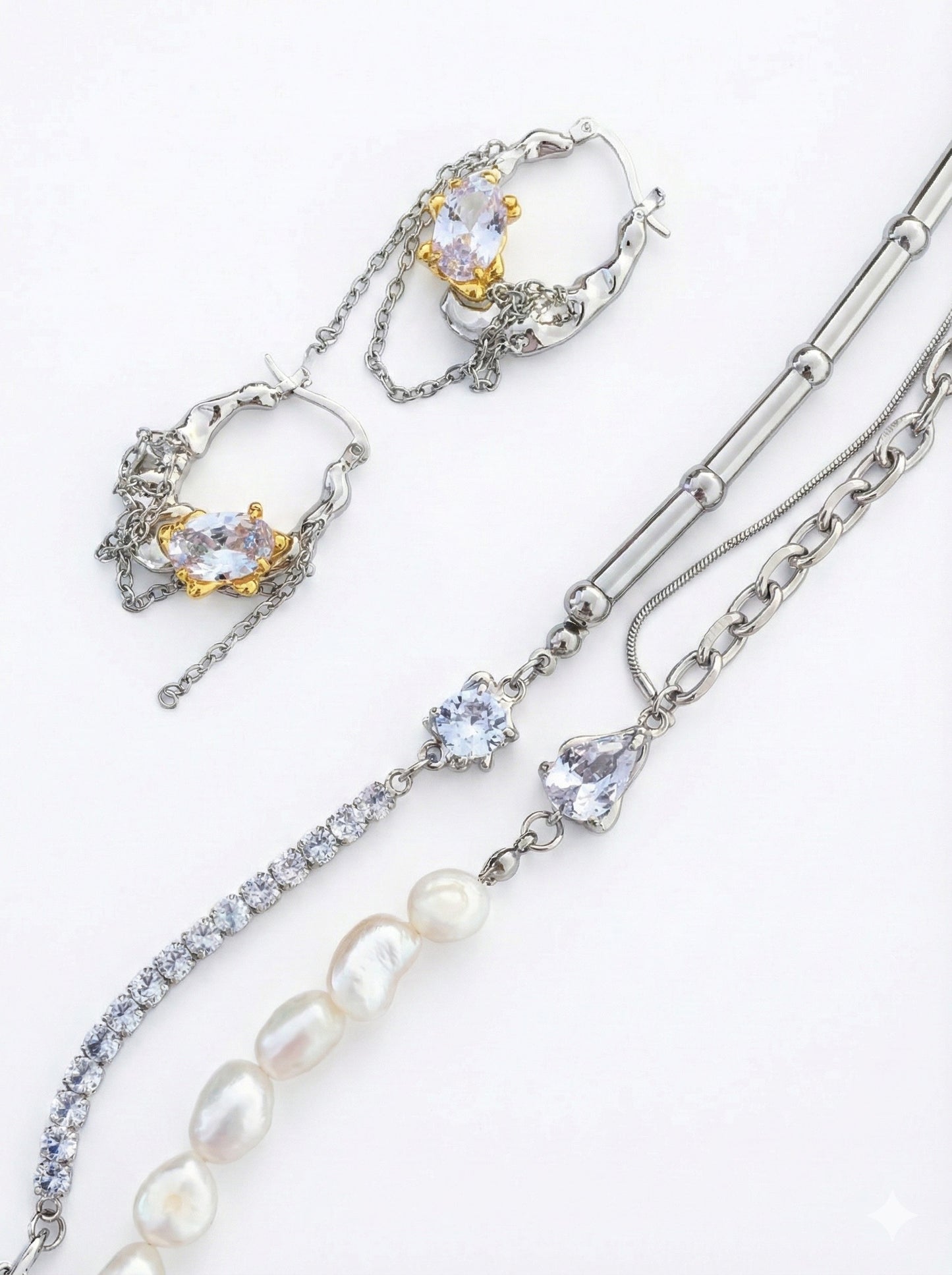 SWEEKU - Asymmetrical Pearl + Zirconia Necklace