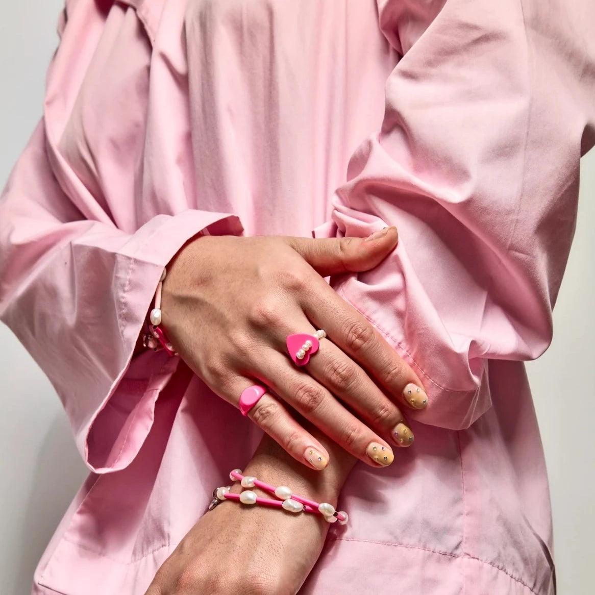 Bianca Mavrick - Pearly Heart Ring (Neon Pink)