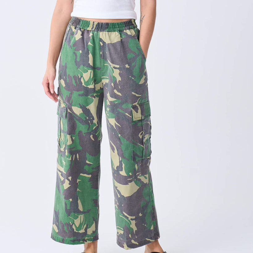 Near The Sea - Cargo, washed army