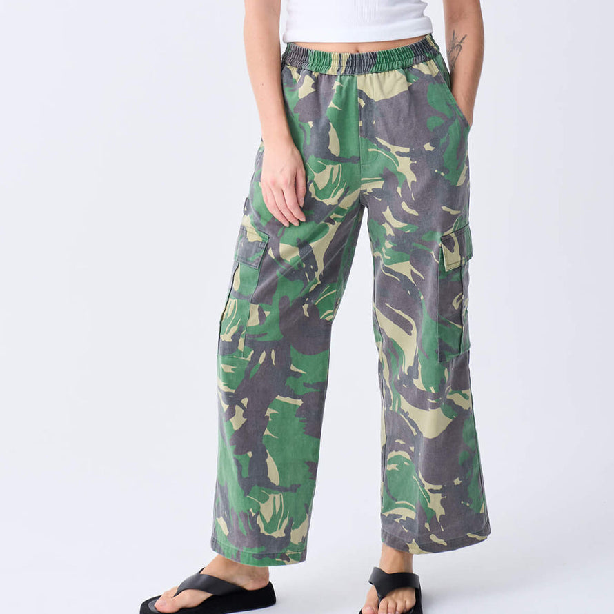 Near The Sea - Cargo, washed army