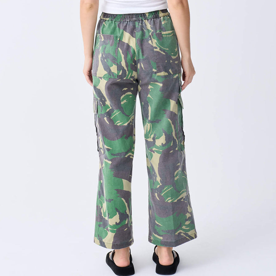 Near The Sea - Cargo, washed army