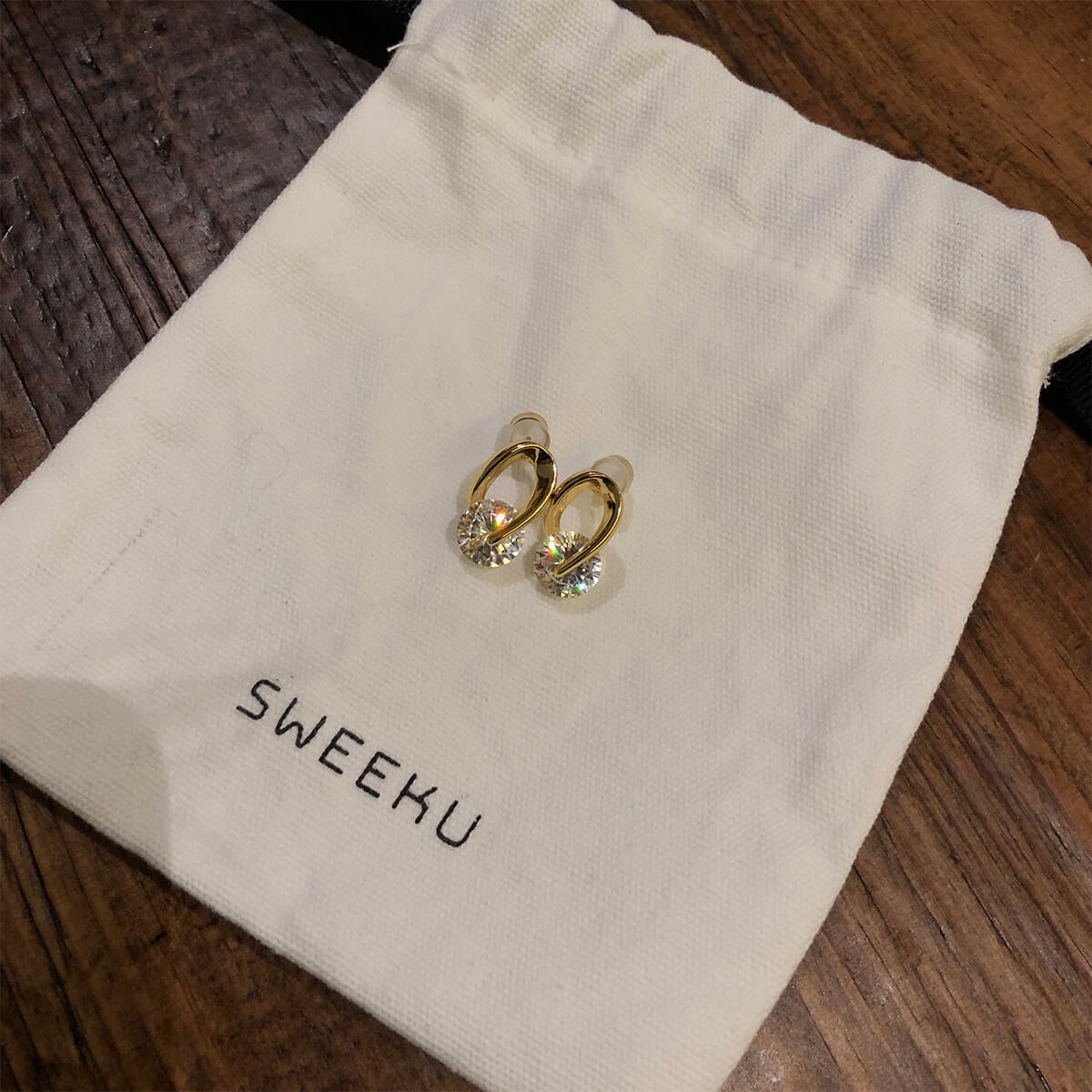 SWEEKU - Minimalist CZ Pave Huggie, GOLD