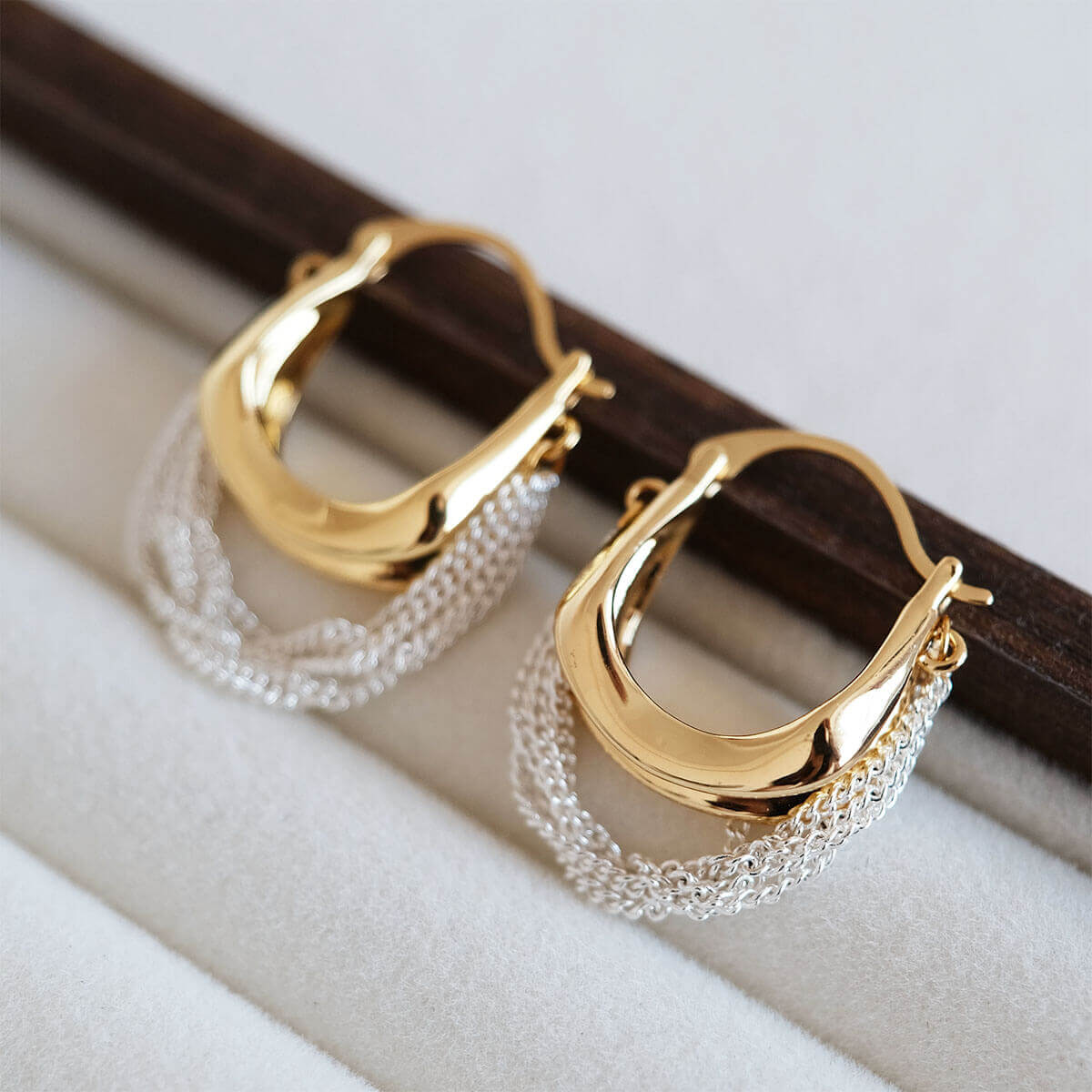 SWEEKU - Mixed Metal Fluid Hoop Earings