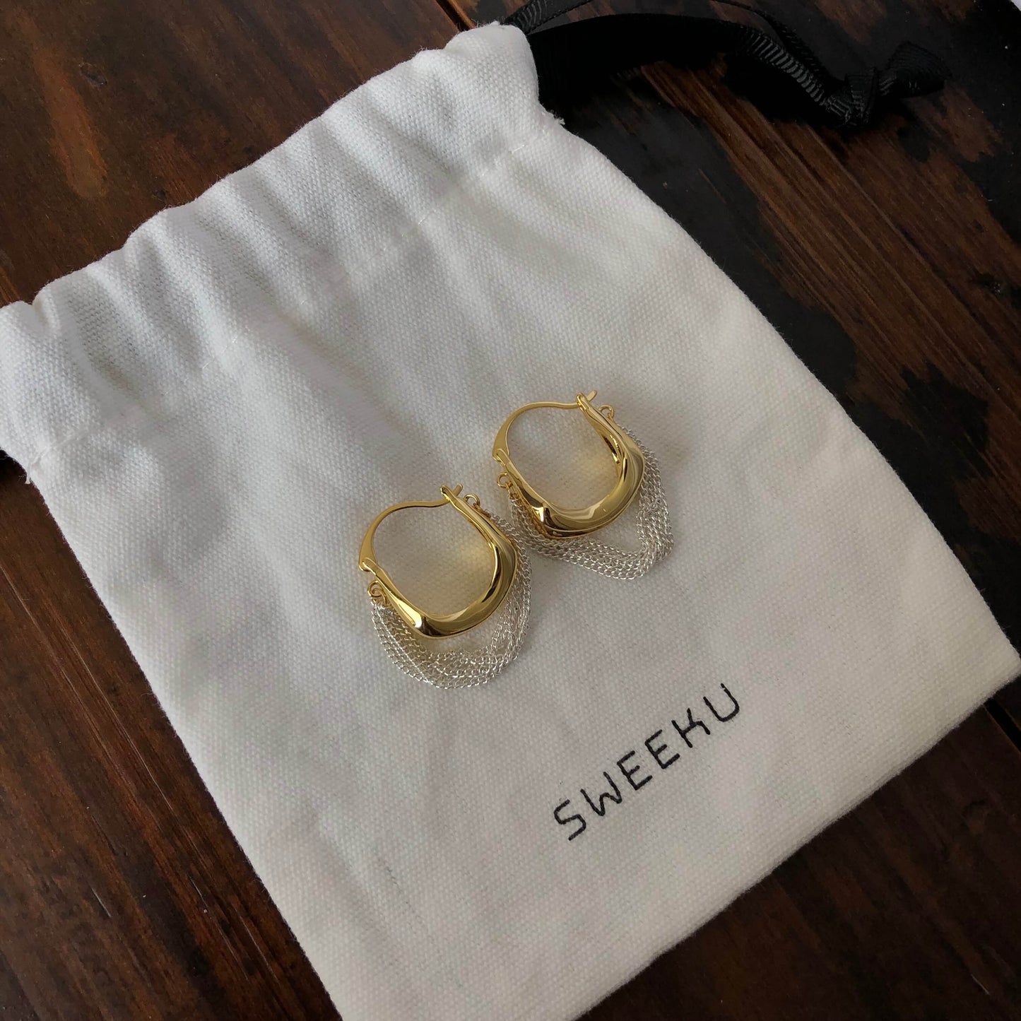 SWEEKU - Mixed Metal Fluid Hoop Earings