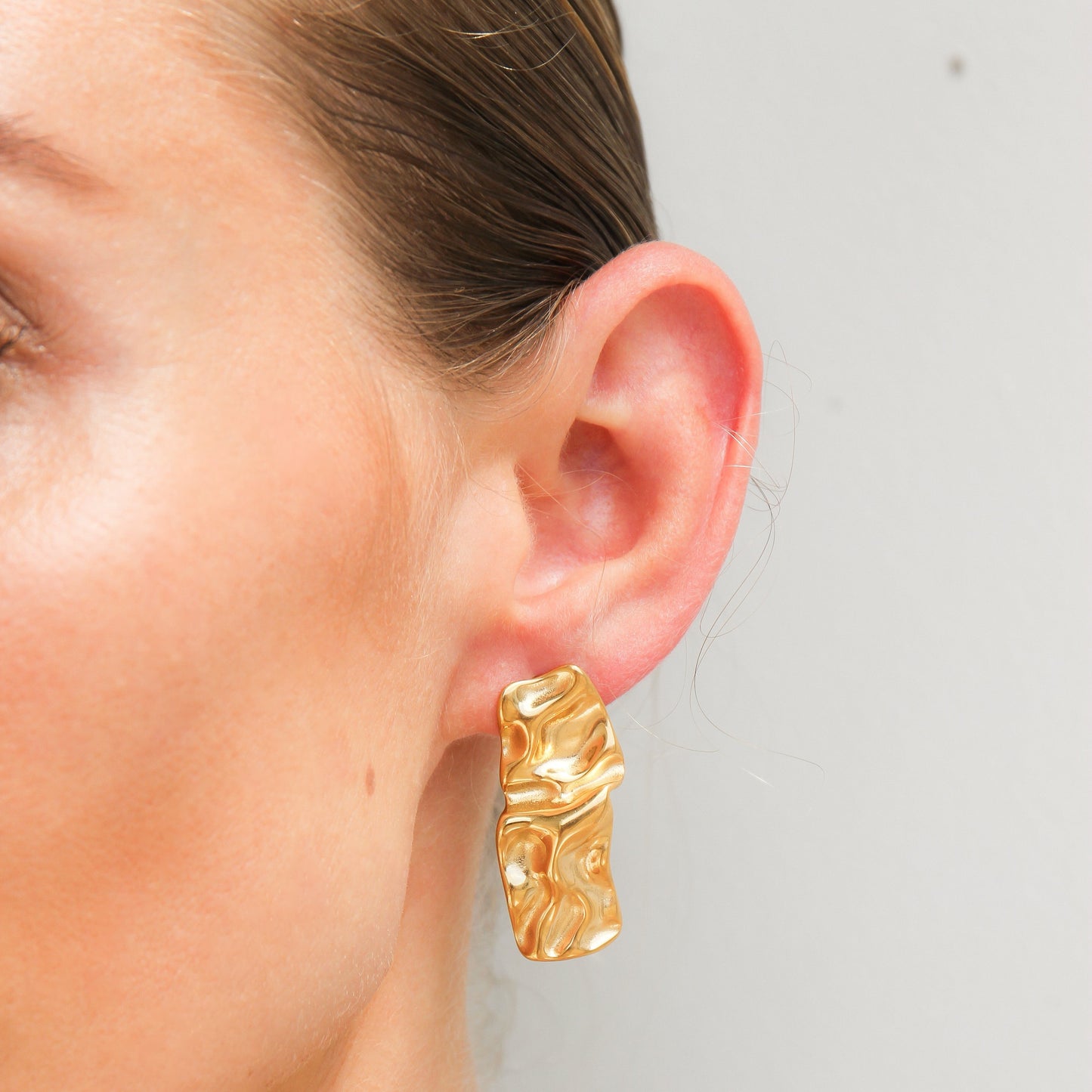 Tegan Rae - GOLD TEXTURED STUD EARRINGS