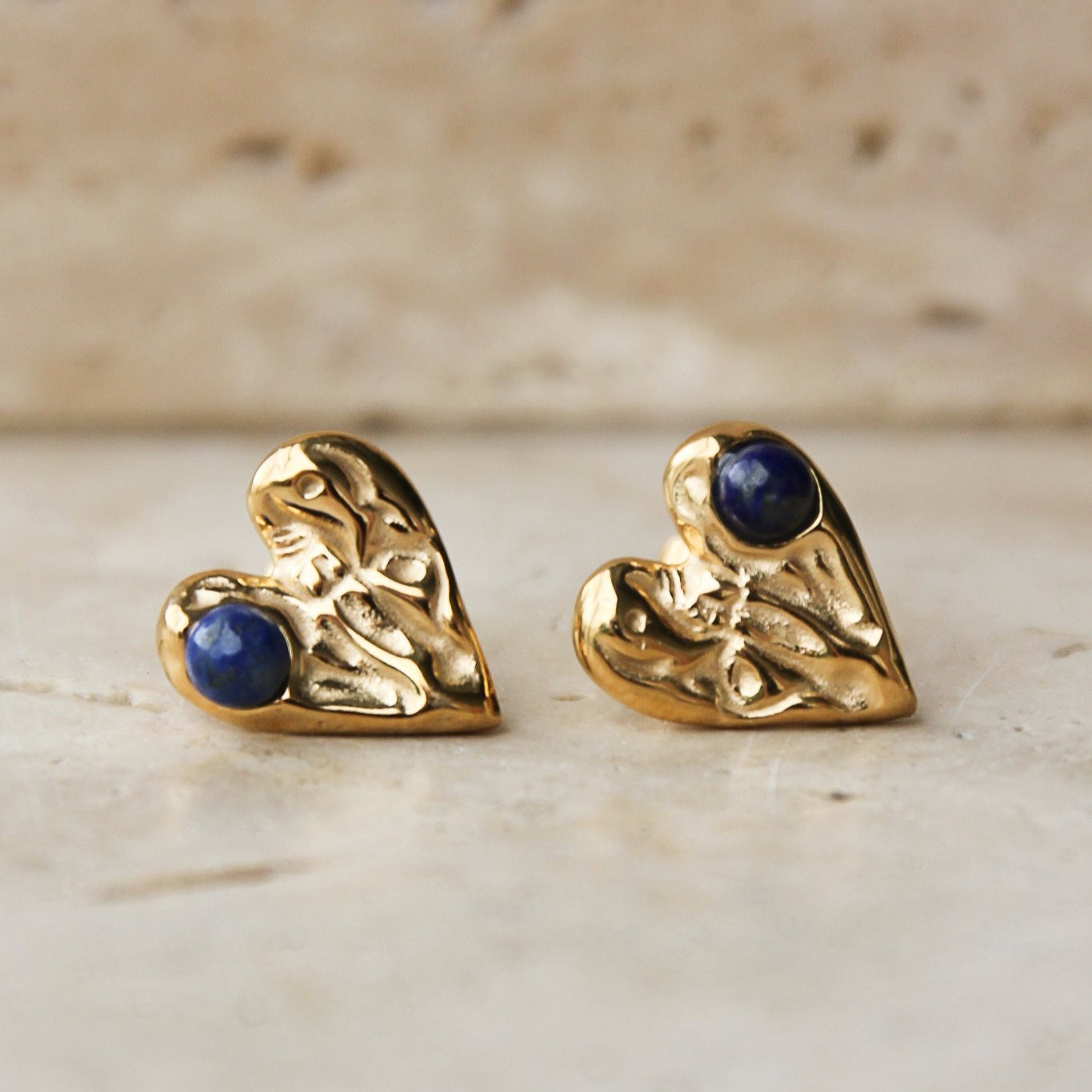 Tegan Rae - GOLD TEXTURED HEART STUD EARRINGS