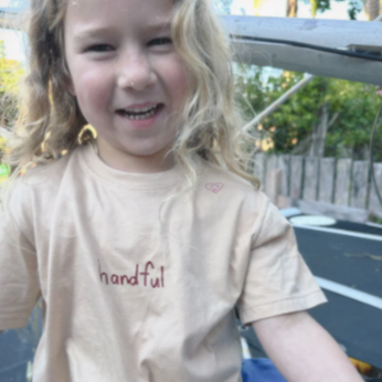 Amilita the Label - Handful Kids Tee - Crème Brûlée