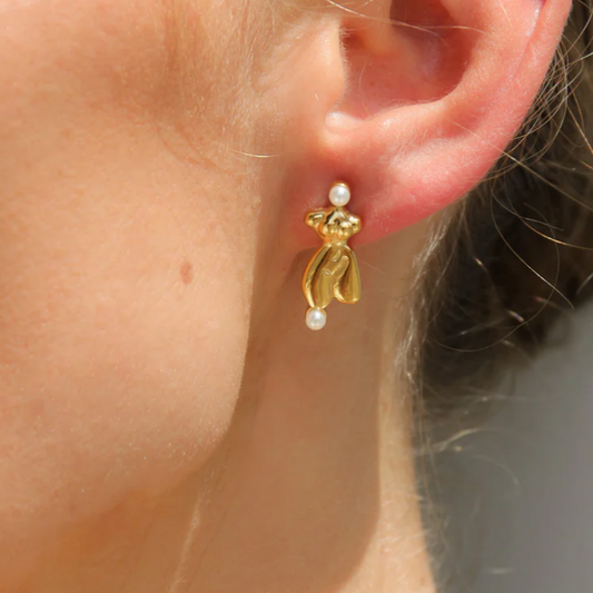 Tegan Rae - GOLD CURVY LADY STUD EARRINGS